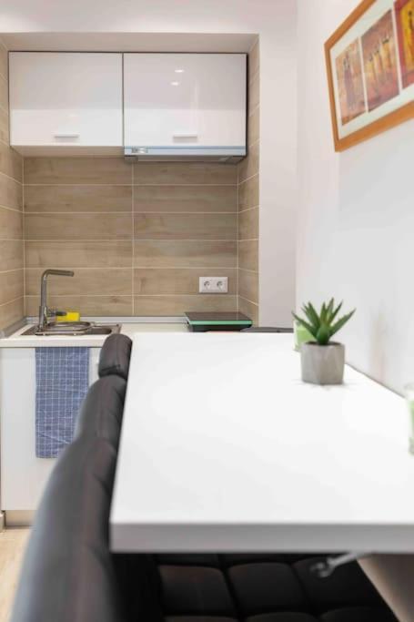 Luxury Cozy Appartment In The City Center Rhodes City Екстериор снимка